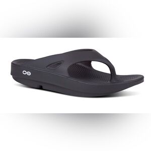 OOFOS Black Unisex Thong Sandals